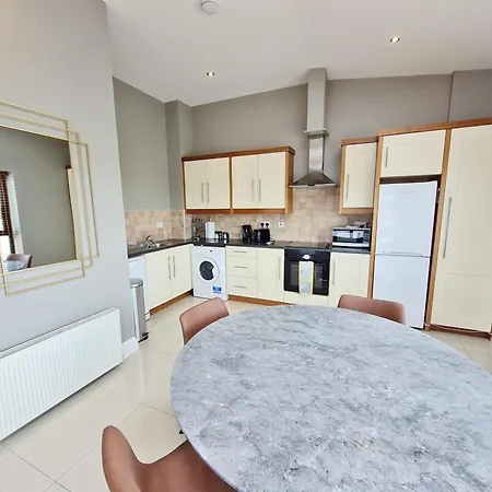 Suburban Penthouse -no 1 Apartamento